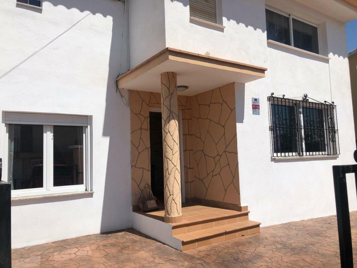 Casa Pareada En *